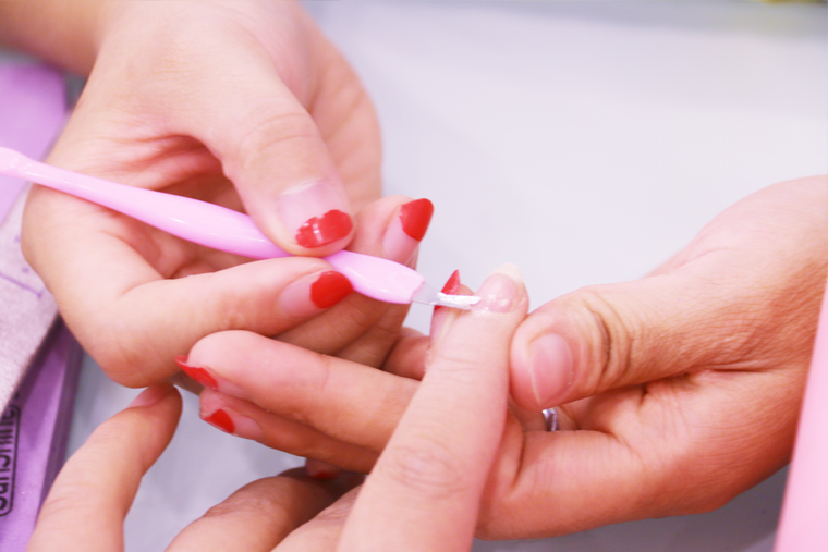 三个春季最经典的指甲颜色